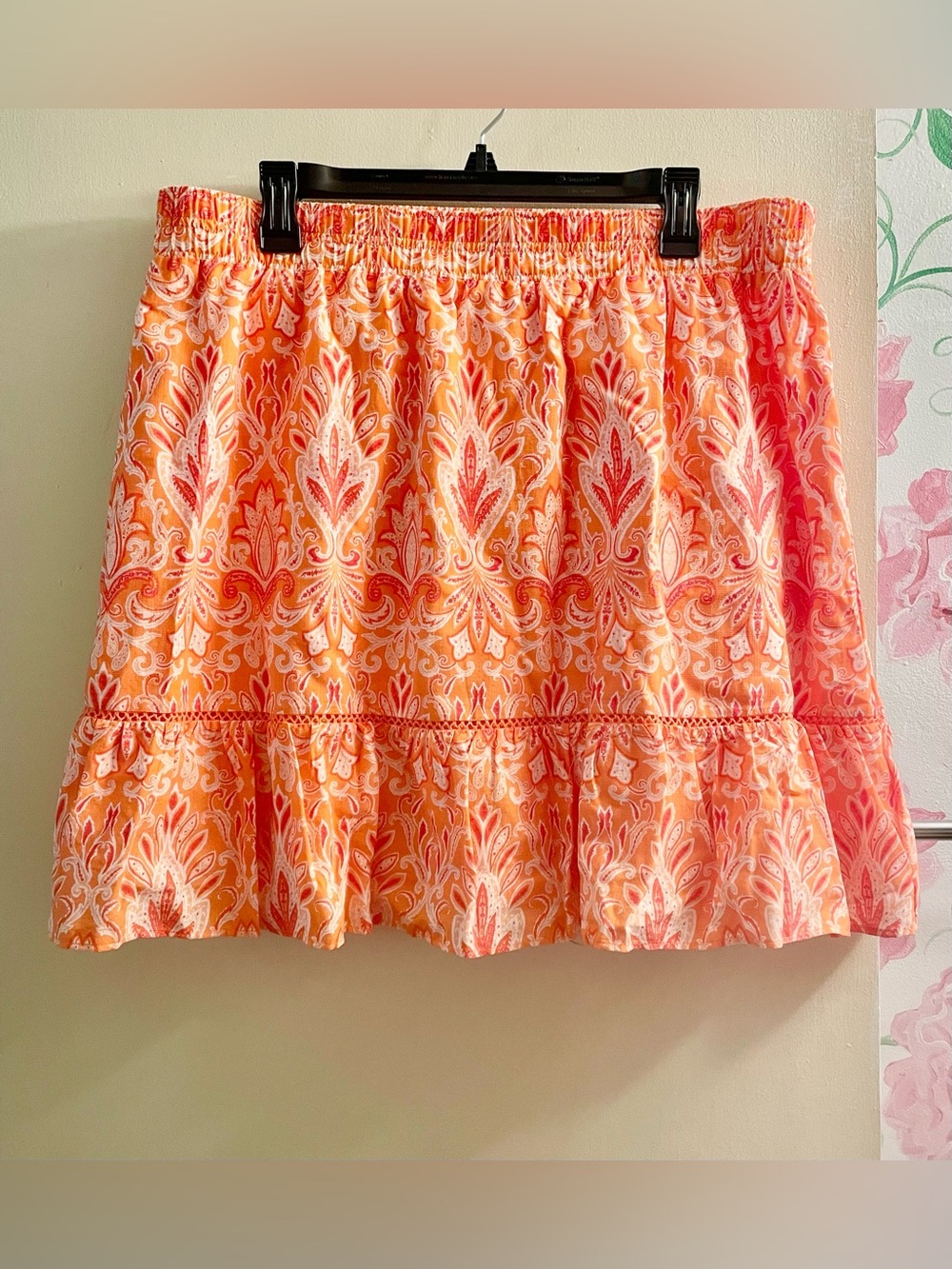 LOFT Women’s Tiered Mini Skirt
SIZE XL **LIKE NEW**